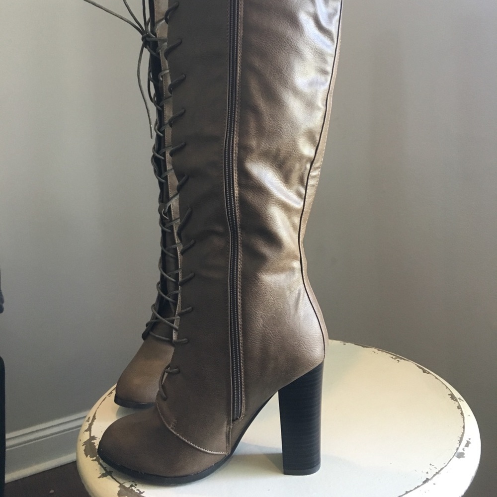 Venus Knee Boots Size 8 side zip Lace Up Brown